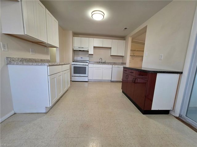 2000 Neville CIR, Hampton, VA 23663