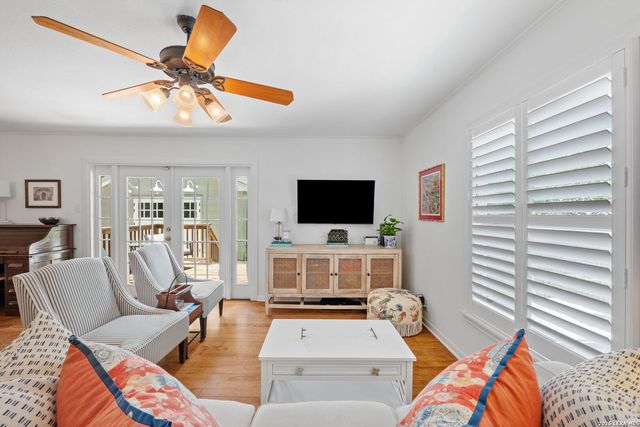 405 CANTERBURY HILL ST, San Antonio, TX 78209