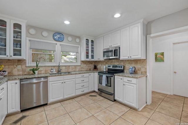 405 CANTERBURY HILL ST, San Antonio, TX 78209