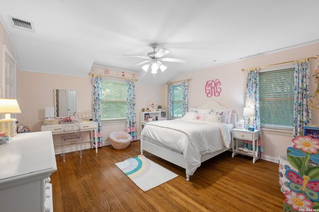 405 CANTERBURY HILL ST, San Antonio, TX 78209