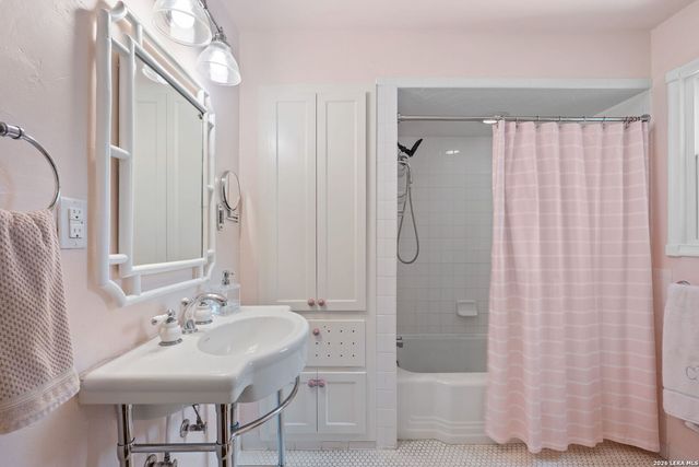 405 CANTERBURY HILL ST, San Antonio, TX 78209