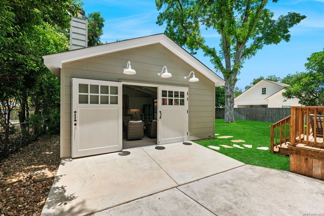 405 CANTERBURY HILL ST, San Antonio, TX 78209