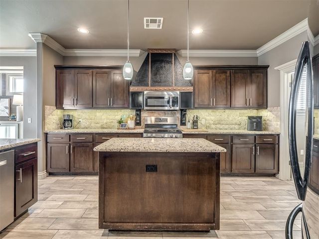 7036 NW 160th Street, Edmond, OK 73013