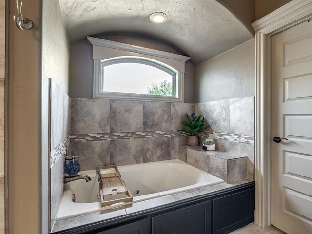 7036 NW 160th Street, Edmond, OK 73013