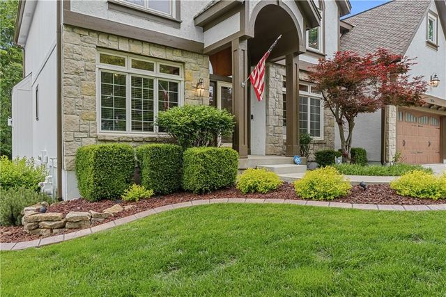 3036 SW Pergola View, Lee's Summit, MO 64081