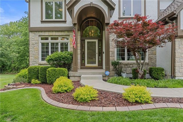 3036 SW Pergola View, Lee's Summit, MO 64081