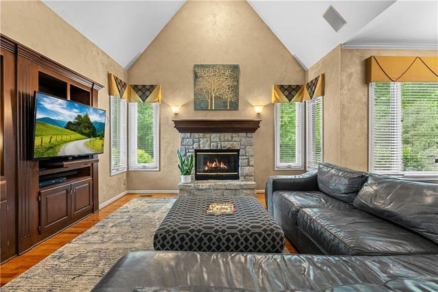 3036 SW Pergola View, Lee's Summit, MO 64081