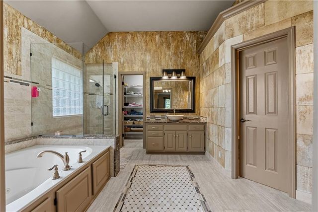 3036 SW Pergola View, Lee's Summit, MO 64081