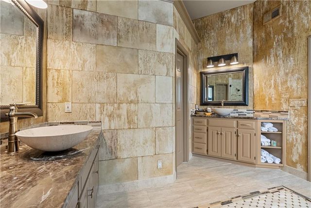 3036 SW Pergola View, Lee's Summit, MO 64081