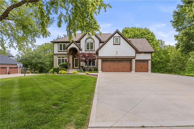3036 SW Pergola View, Lee's Summit, MO 64081