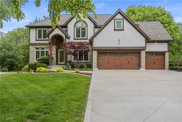 3036 SW Pergola View, Lee's Summit, MO 64081