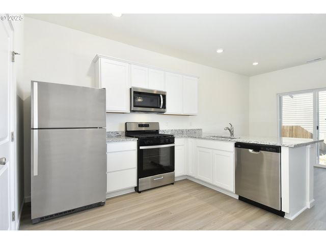 3901 Sw DUNIWAY Ln, Gresham, OR 97080