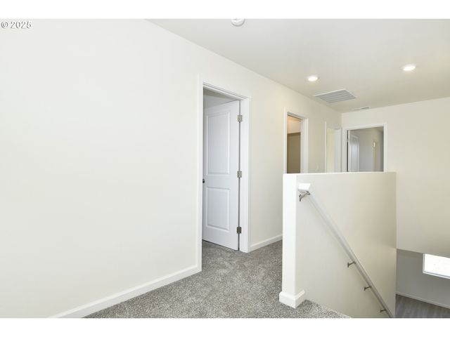 3901 Sw DUNIWAY Ln, Gresham, OR 97080