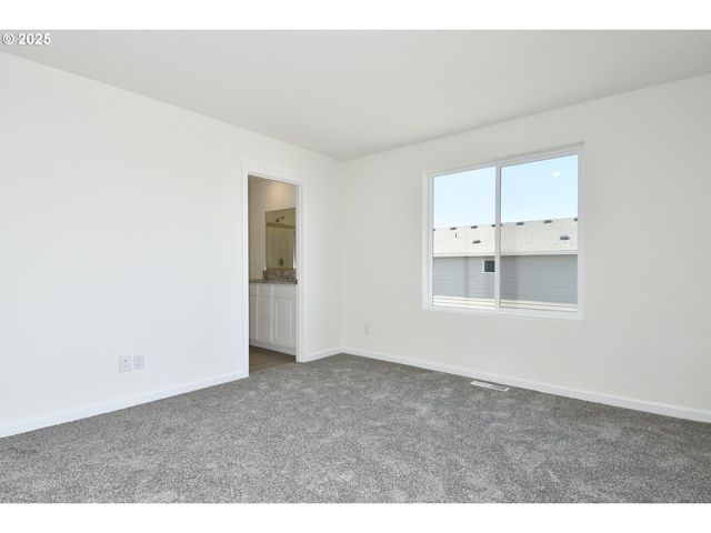 3901 Sw DUNIWAY Ln, Gresham, OR 97080