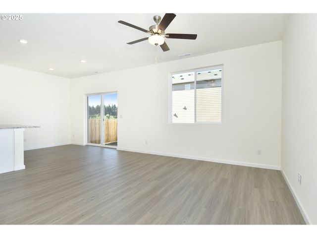 3901 Sw DUNIWAY Ln, Gresham, OR 97080