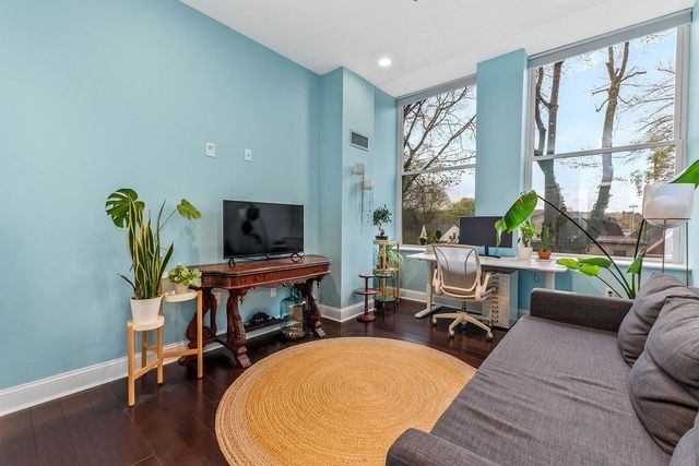 76 Elm St G3, Boston, MA 02130