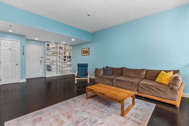 76 Elm St G3, Boston, MA 02130