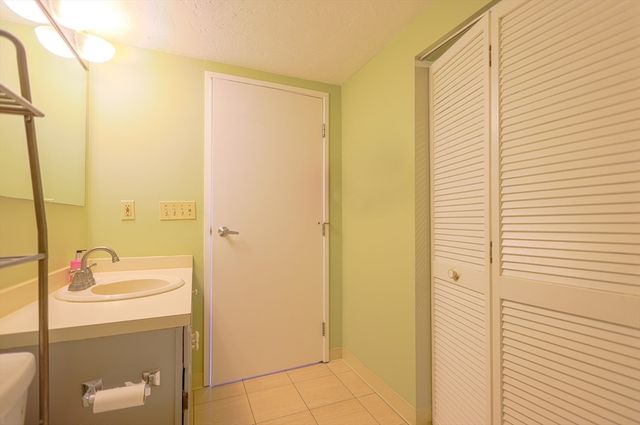 200 Cove Way 1002, Quincy, MA 02169