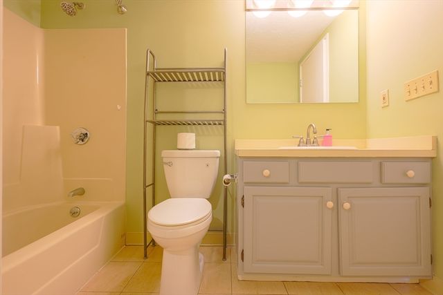 200 Cove Way 1002, Quincy, MA 02169