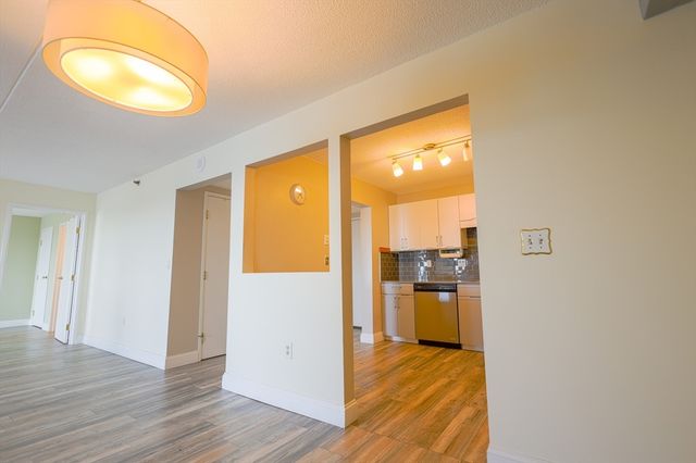 200 Cove Way 1002, Quincy, MA 02169