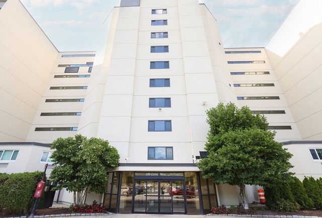 200 Cove Way 1002, Quincy, MA 02169