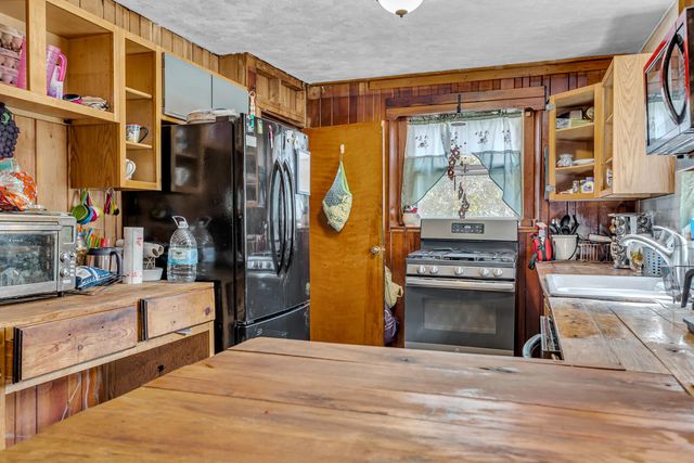 8825 Mills Road, Manitou Beach, MI 49253