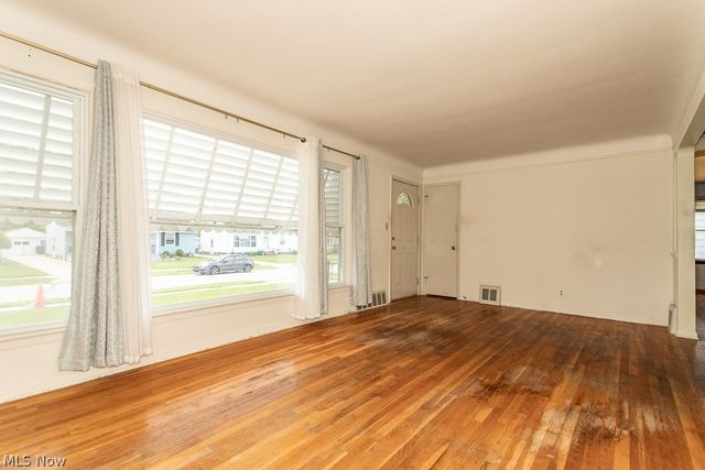 357 E 307th Street, Willowick, OH 44095