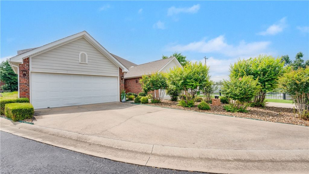 902 S Dixson Street, Rogers, AR 72758