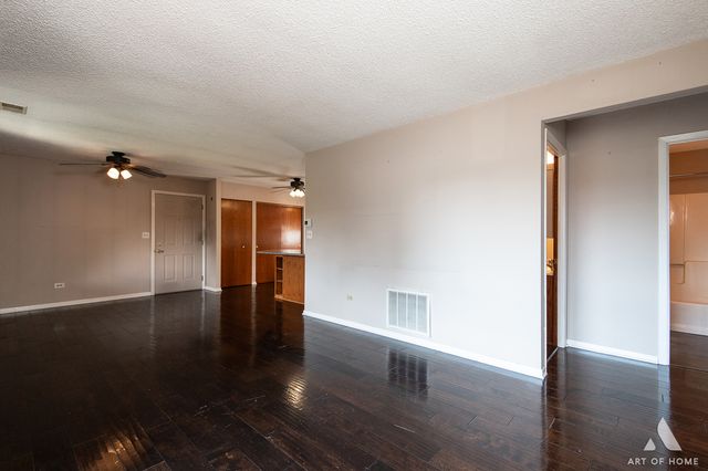 107 CATERPILLAR Drive 3B, Joliet, IL 60436