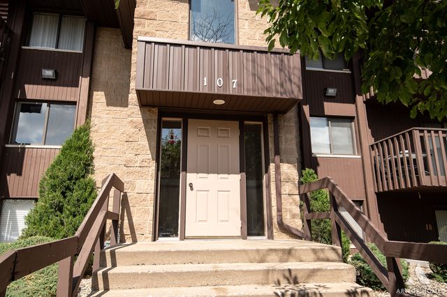 107 CATERPILLAR Drive 3B, Joliet, IL 60436