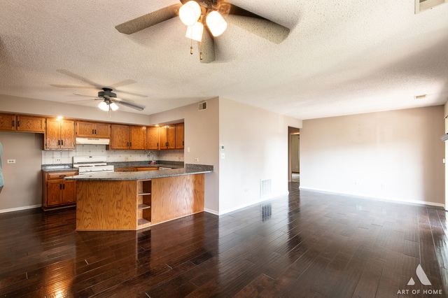 107 CATERPILLAR Drive 3B, Joliet, IL 60436