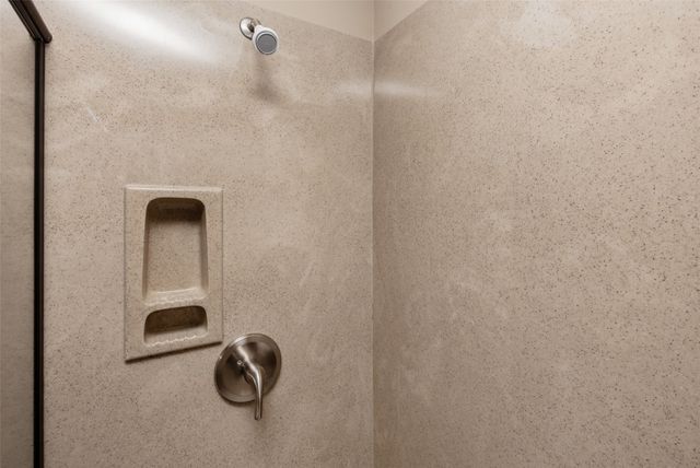 13102 Tanglewood Drive, Urbandale, IA 50323