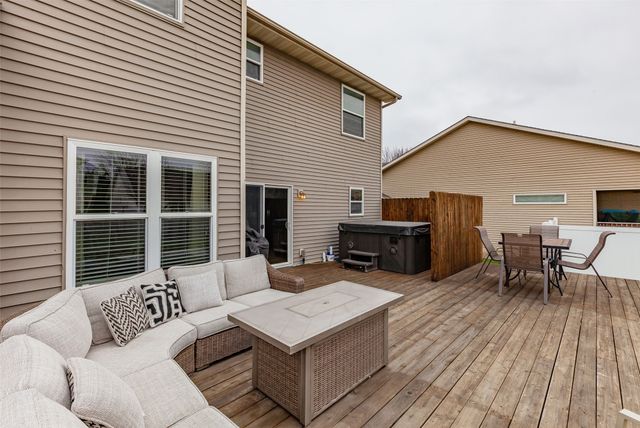 13102 Tanglewood Drive, Urbandale, IA 50323