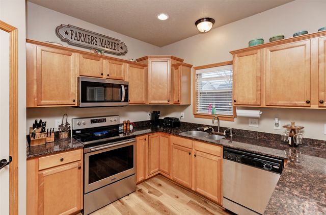 13102 Tanglewood Drive, Urbandale, IA 50323