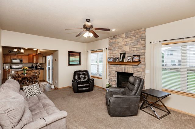 13102 Tanglewood Drive, Urbandale, IA 50323
