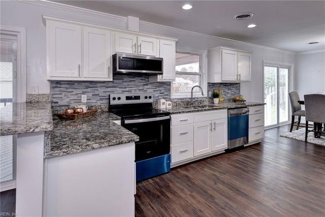 225 Shadywood DR, Newport News, VA 23602