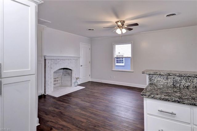 225 Shadywood DR, Newport News, VA 23602