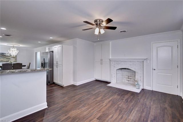 225 Shadywood DR, Newport News, VA 23602