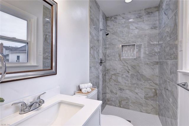 225 Shadywood DR, Newport News, VA 23602