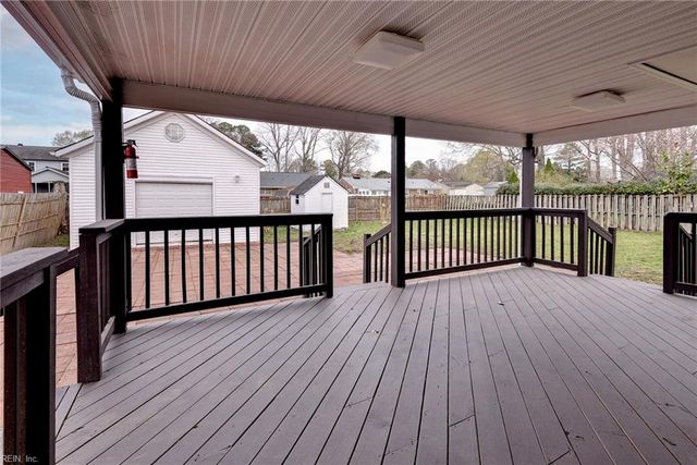 225 Shadywood DR, Newport News, VA 23602