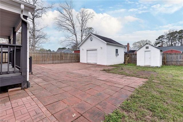 225 Shadywood DR, Newport News, VA 23602