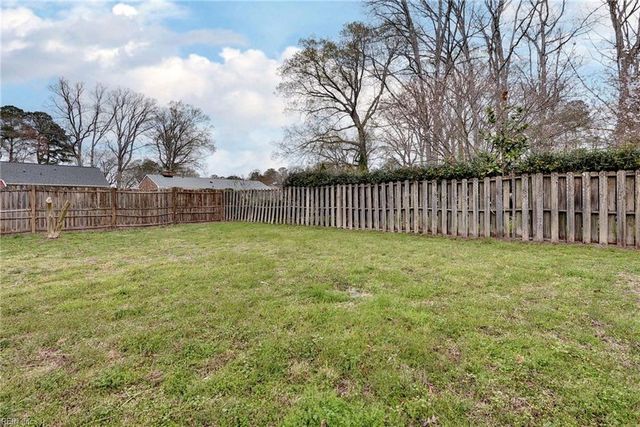 225 Shadywood DR, Newport News, VA 23602