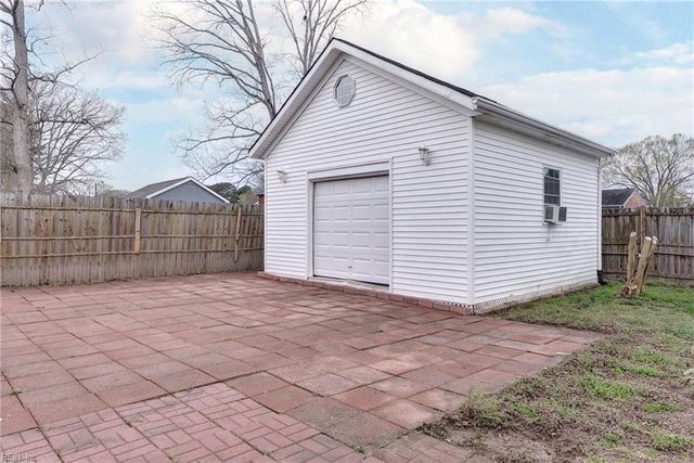 225 Shadywood DR, Newport News, VA 23602