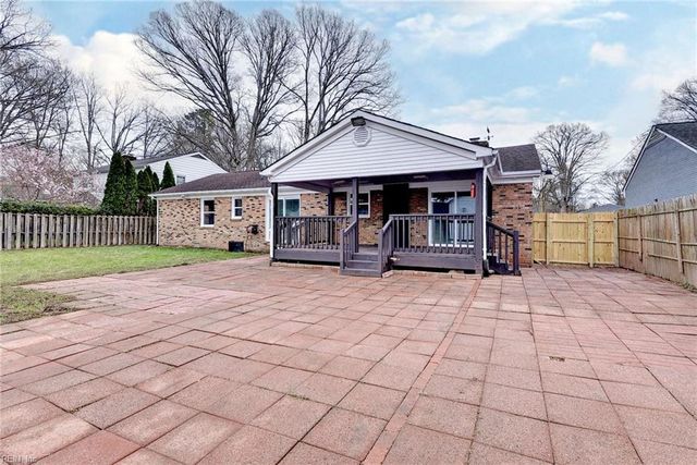 225 Shadywood DR, Newport News, VA 23602