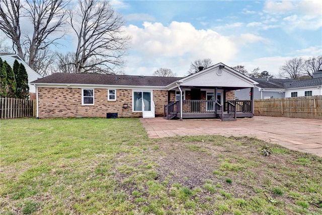 225 Shadywood DR, Newport News, VA 23602