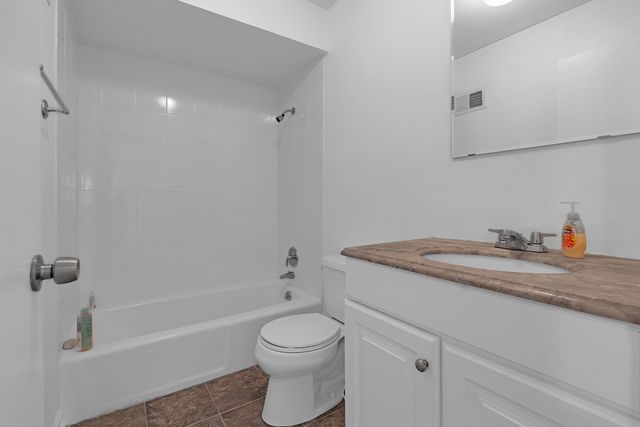 4901 Golf Road 410, Skokie, IL 60077