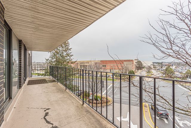 4901 Golf Road 410, Skokie, IL 60077