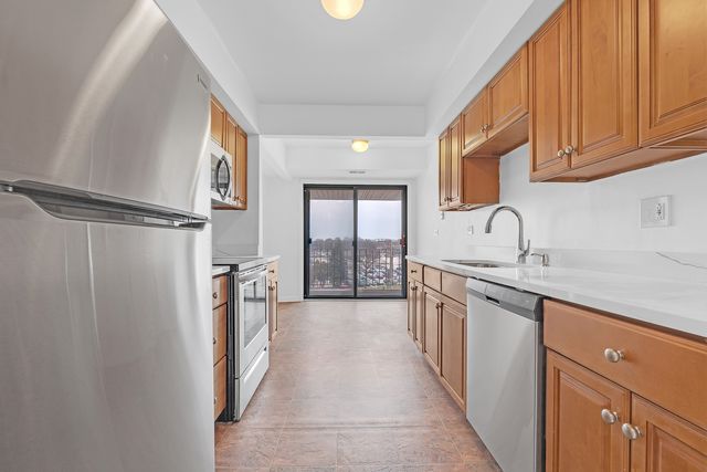 4901 Golf Road 410, Skokie, IL 60077