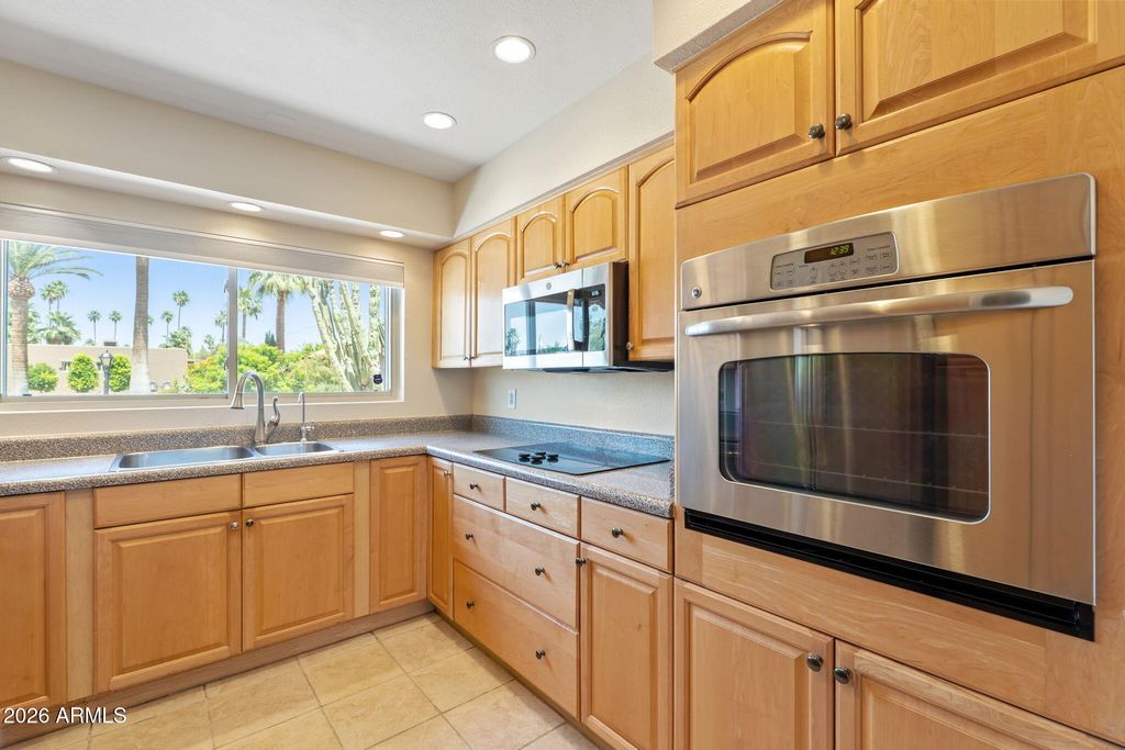 7633 E MEADOWBROOK Avenue, Scottsdale, AZ 85251 — photo 4