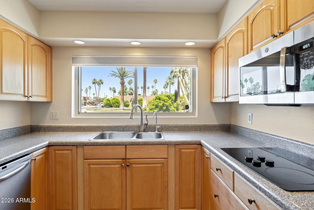 7633 E MEADOWBROOK Avenue, Scottsdale, AZ 85251 — photo 5